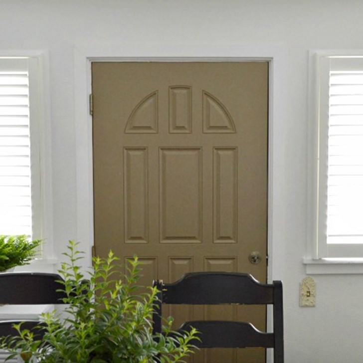 Customer Shannon Fox gave her Oregon cottage a classic look with the Composite Shutters in Silk White with Outside Bullnose L-Frame.