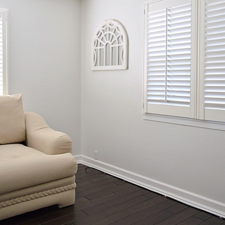 Customer Shannon Fox gave her Oregon cottage a classic look with the Composite Shutters in Silk White with Outside Bullnose L-Frame.